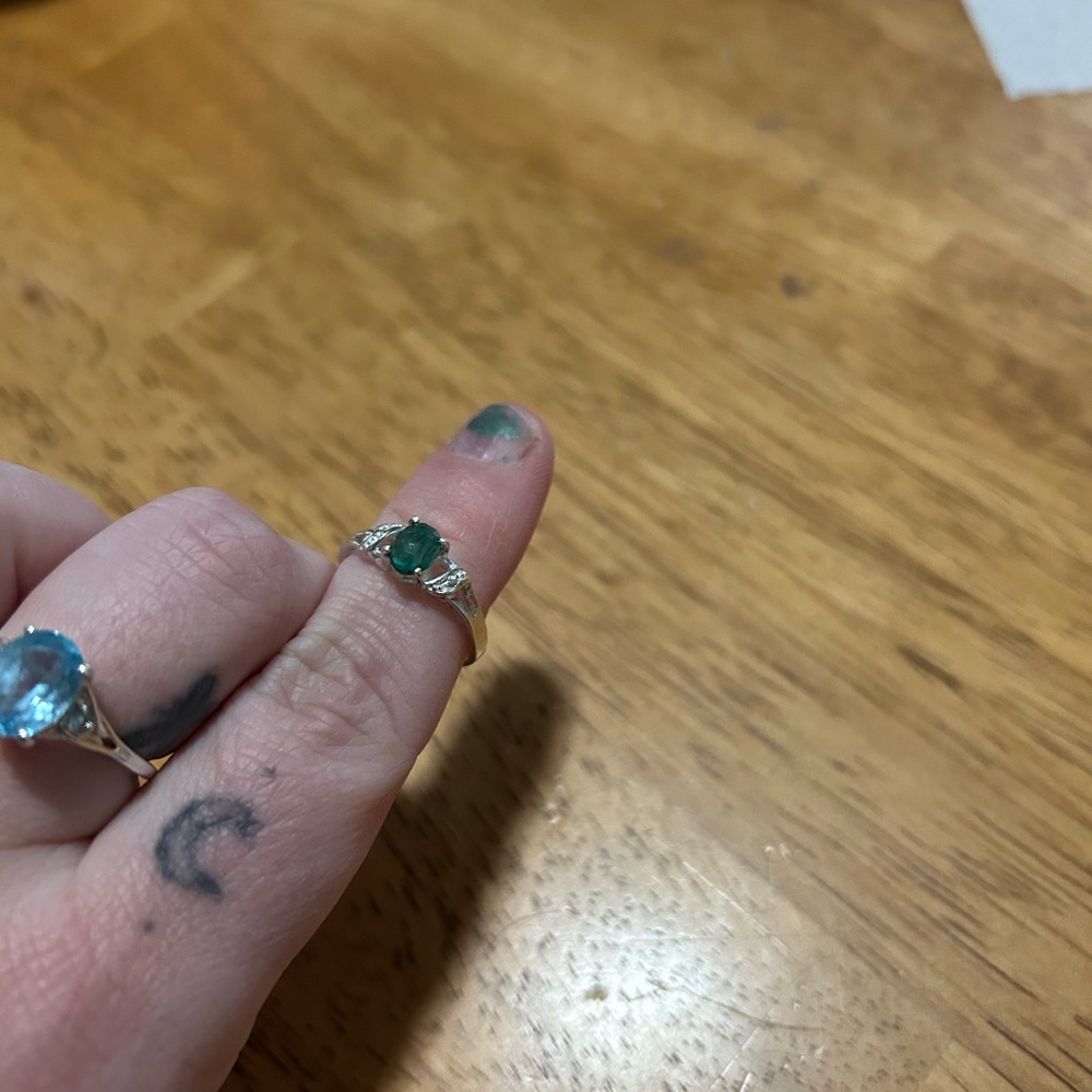 Elegant Silver and Green Gemstone Ring